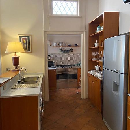 Royal Apartment In San Domenico Maggiore Наполи Екстериор снимка